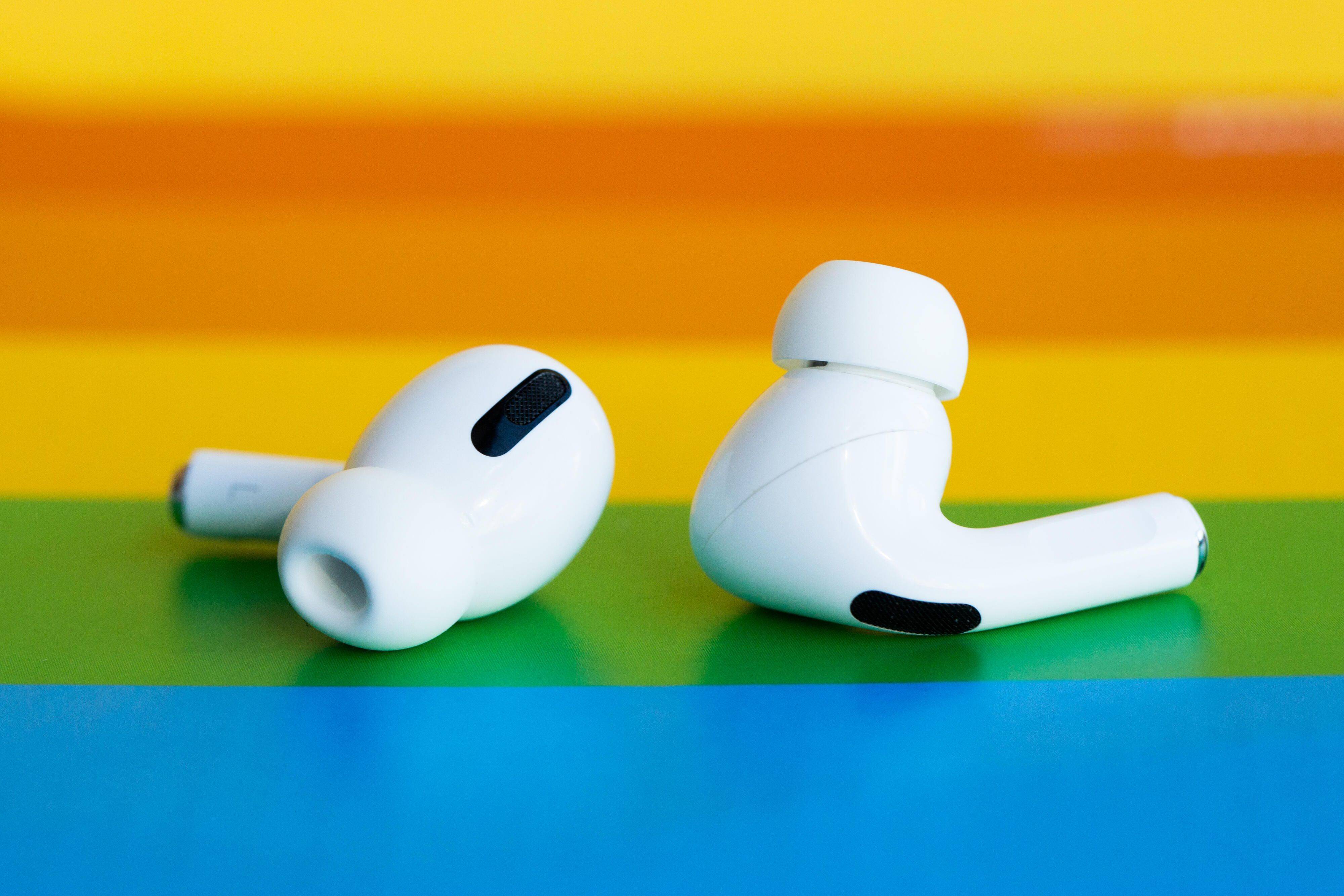 apple-airpods-pro-2 apple-airpods-pro-2